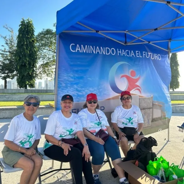 Voluntarias de FUNARP en la caminata Caminando hacia el futuro