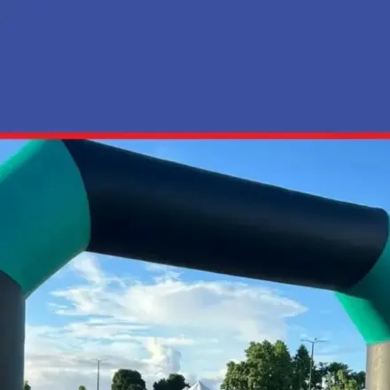 Arco de salida de la Carrera por la Esperanza 2026